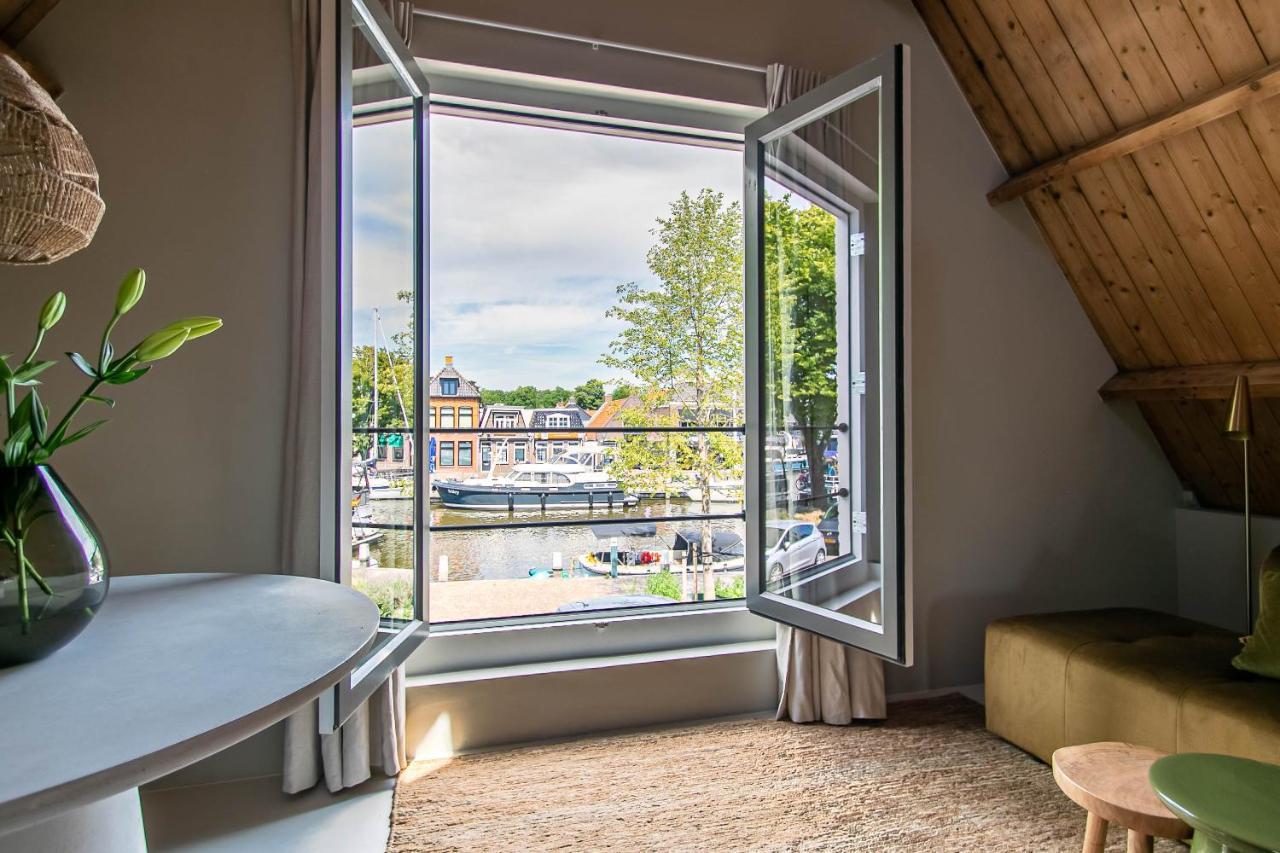 Dok 20, Lemmer Esterno foto