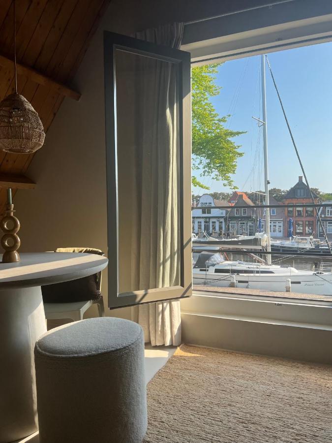 Dok 20, Lemmer Esterno foto