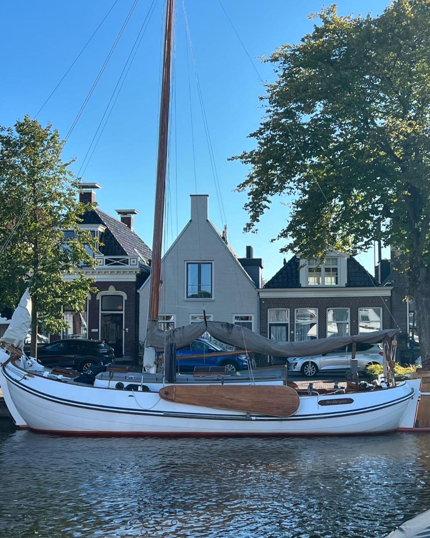 Dok 20, Lemmer Esterno foto